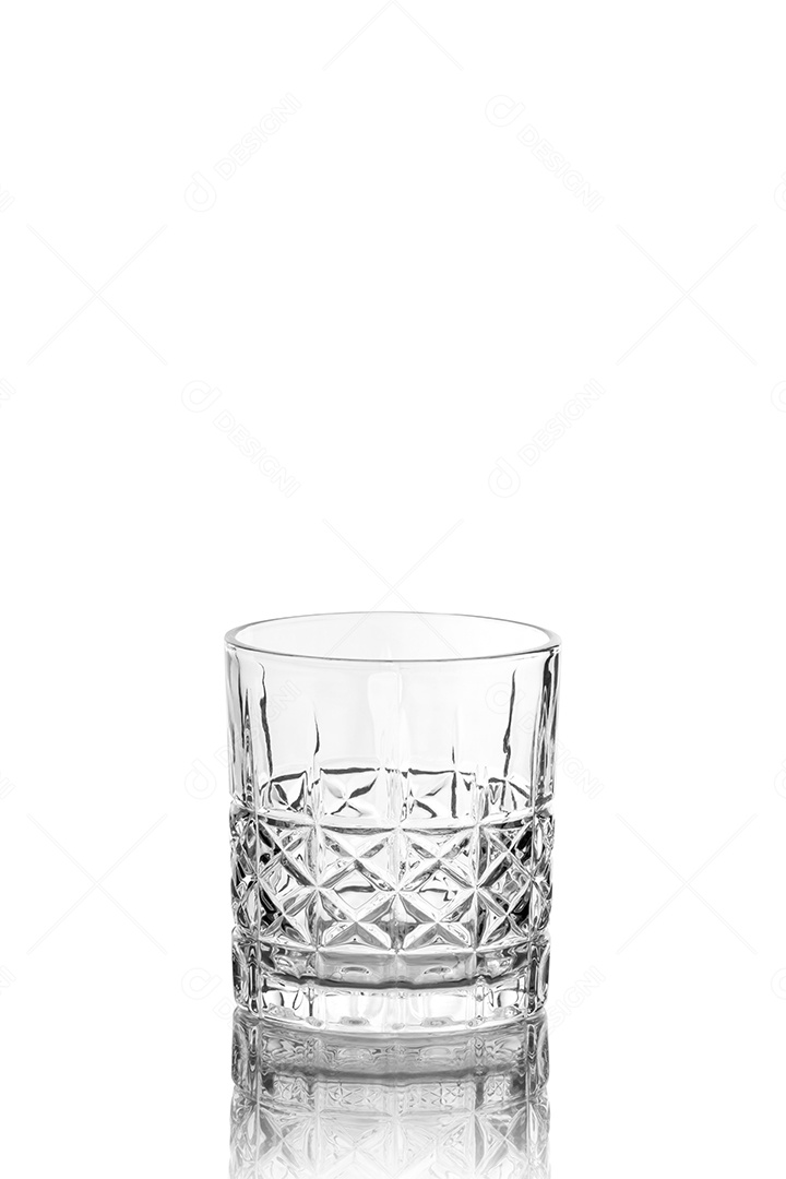 Copo de vidro detalhado para whisky