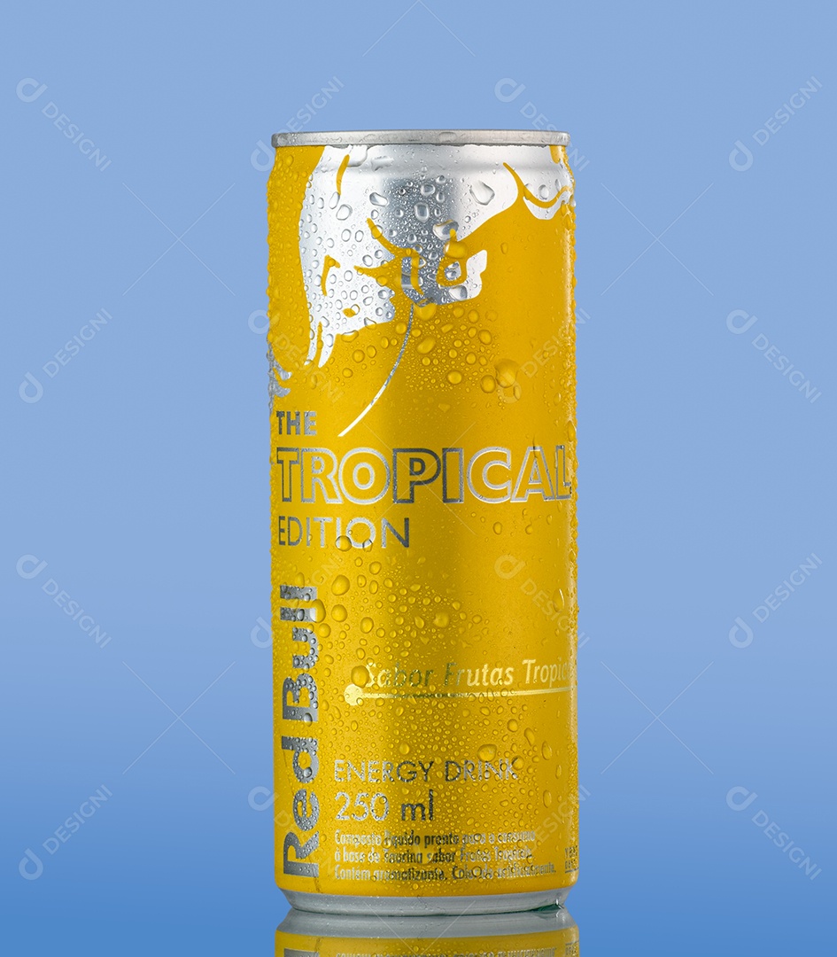 Red bull tropical sobre fundo azul