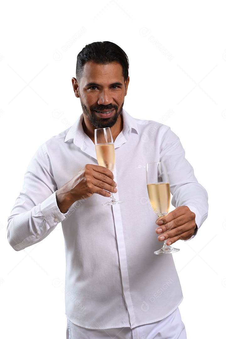 Homem com duas taça de champanhe