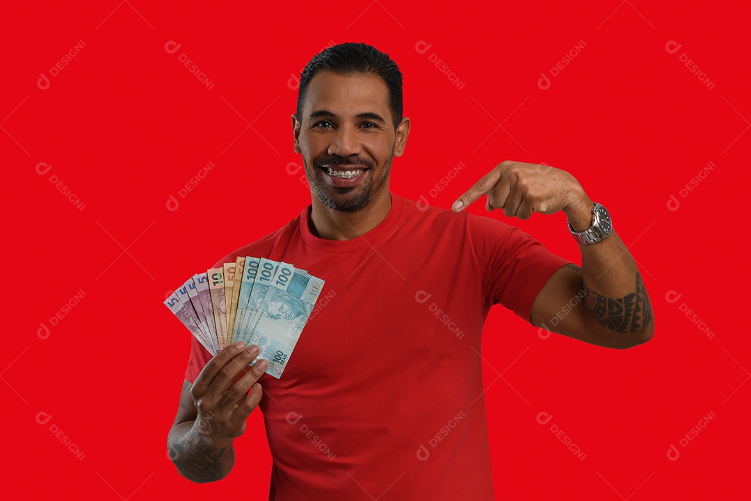 Home apontando para o dinheiro