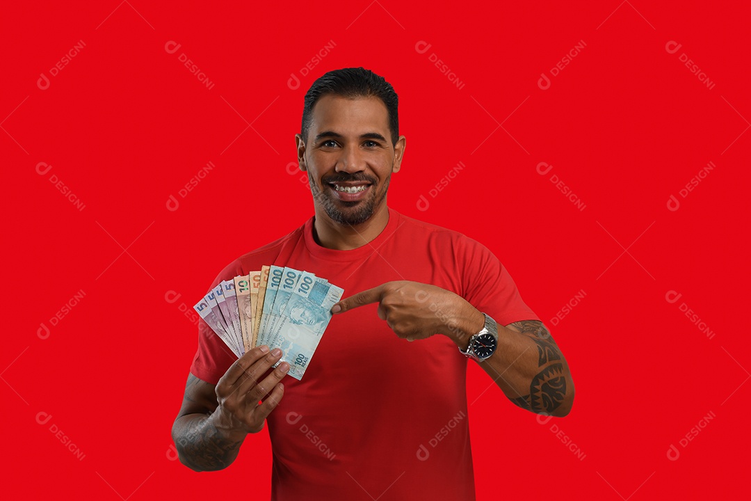 Homem feliz com notas de dinheiro