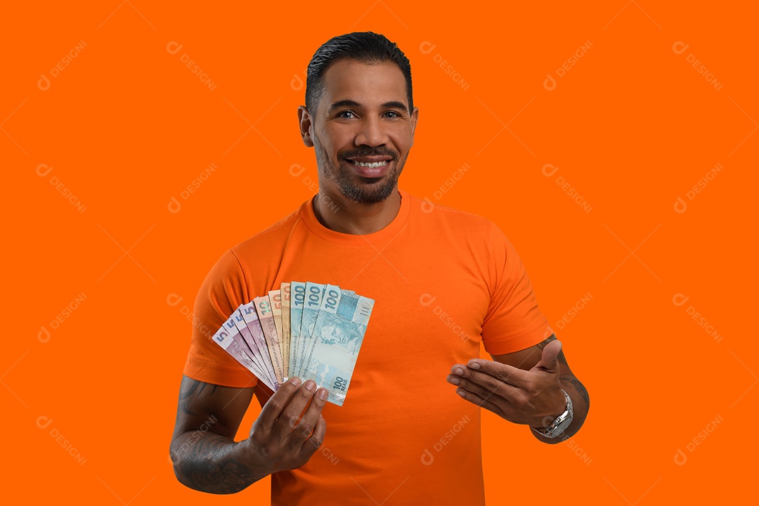 Homem feliz com muitos dinheiro