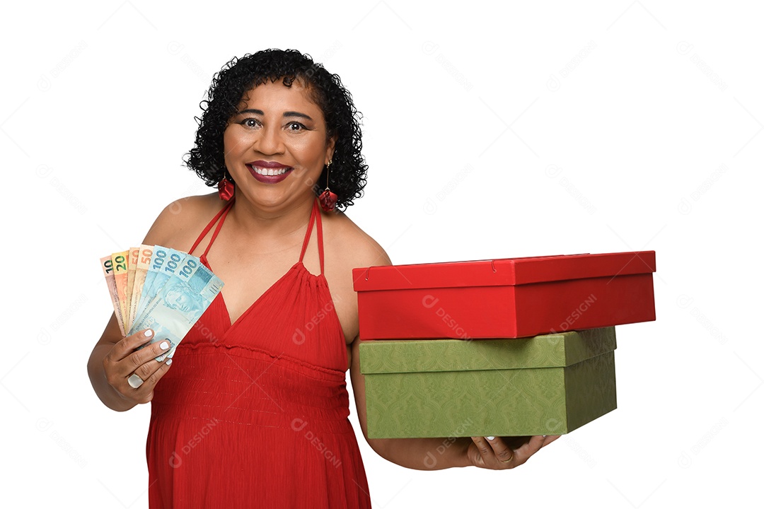 Mulher charmosa com presentes e dinheiro nas mãos