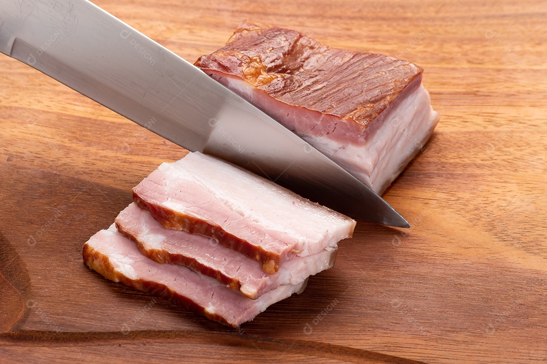 Bacon fresco fatiado