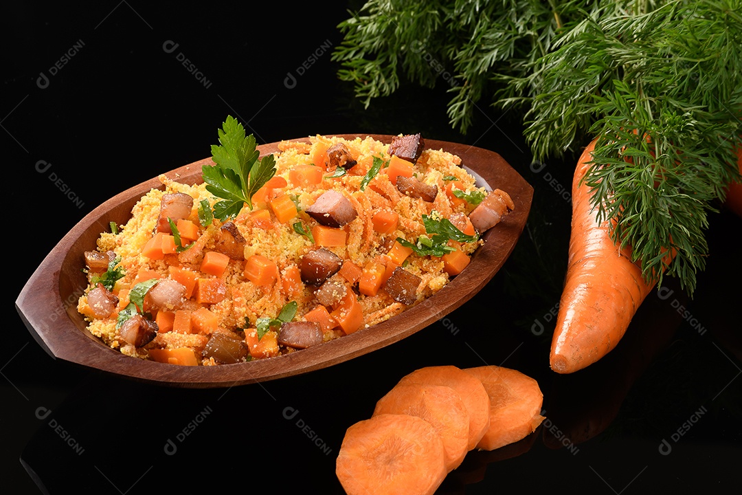 Travessa com farofa colorida