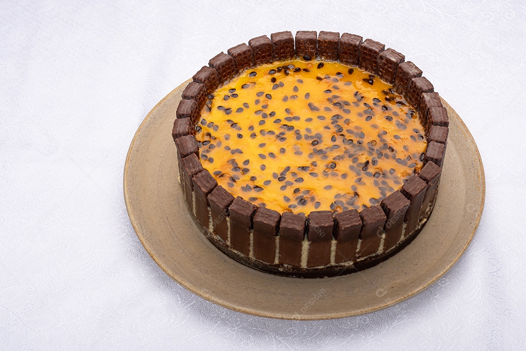 Torta mousse de maracujá com bordas de bis