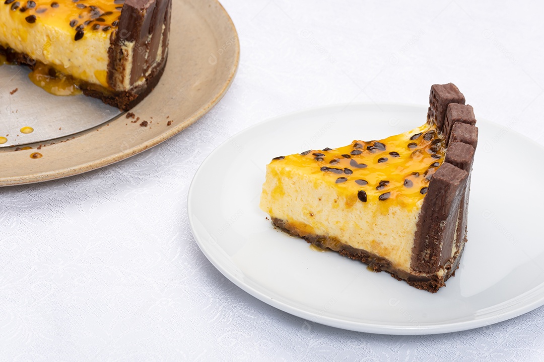 Torta mousse de maracujá com bordas de bis