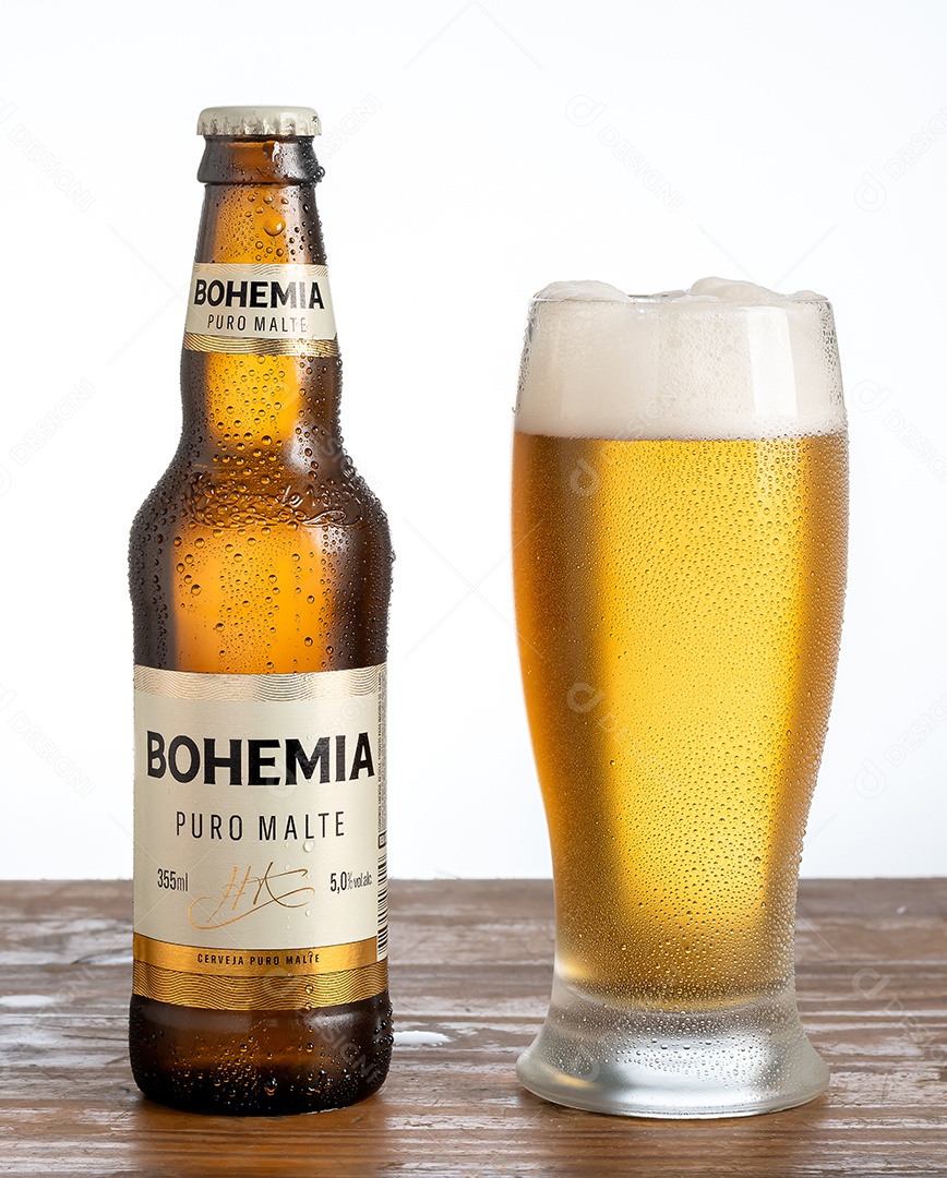 Garrafa e copo com cerveja