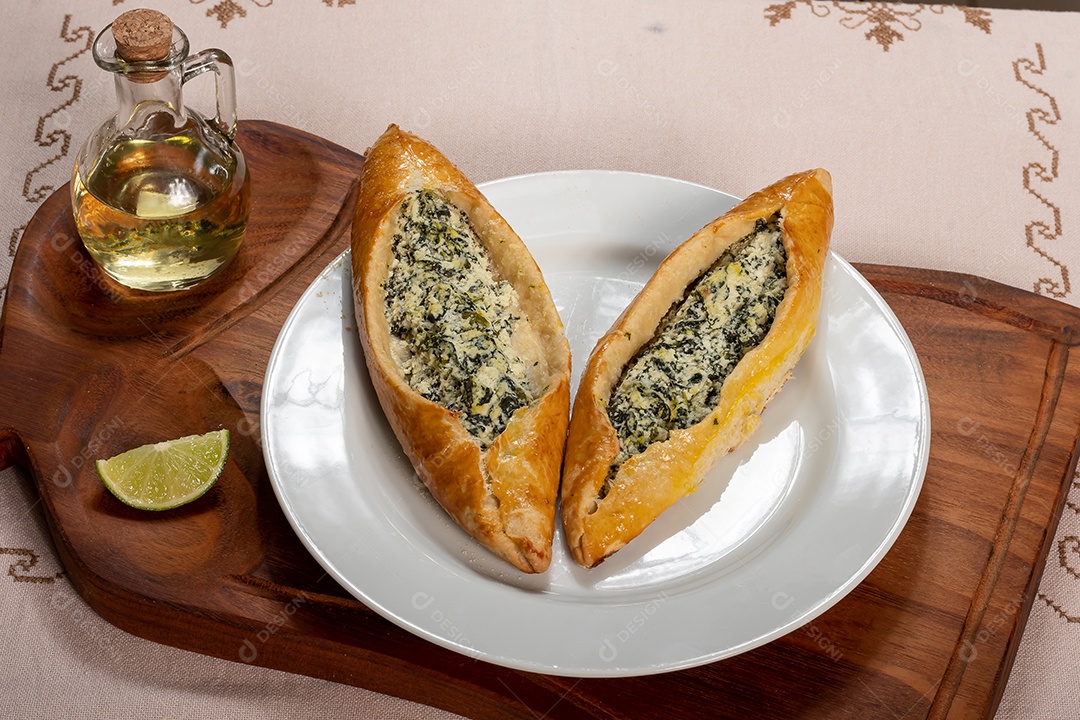 Esfirra turca de ricota e espinafre