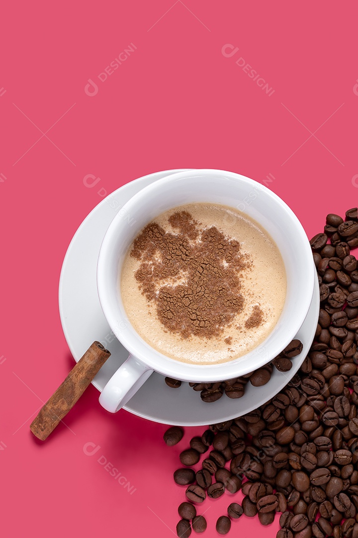 Xícara de cappuccino com canela