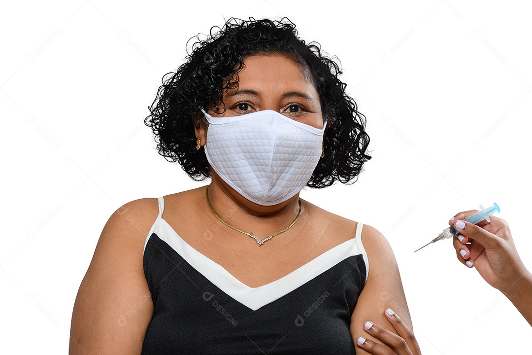 Mulher sendo vacinada para prevenção de doenças