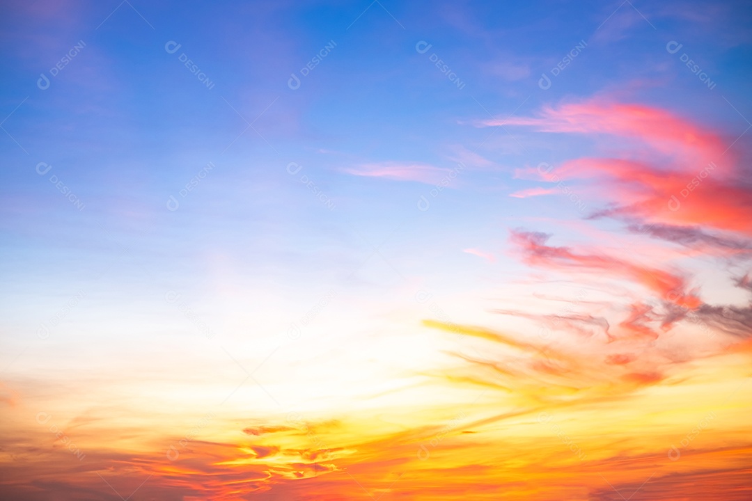 Nuvens contra um lindo céu