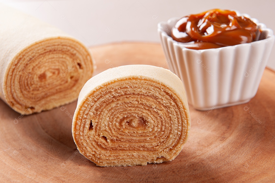 Sobremesa típica do nordeste brasileiro chamada bolo de rocambole