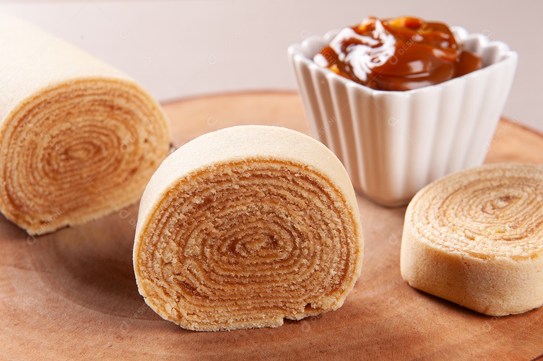 Sobremesa típica do nordeste brasileiro chamada bolo de rocambole