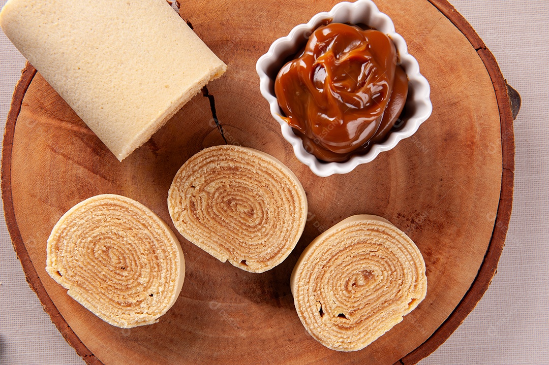 Sobremesa típica do nordeste brasileiro chamada bolo de rocambole