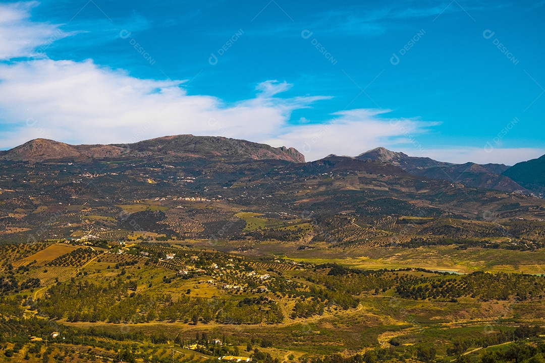 Bela vista da montanha e do reservatório de Viñuela em Málaga