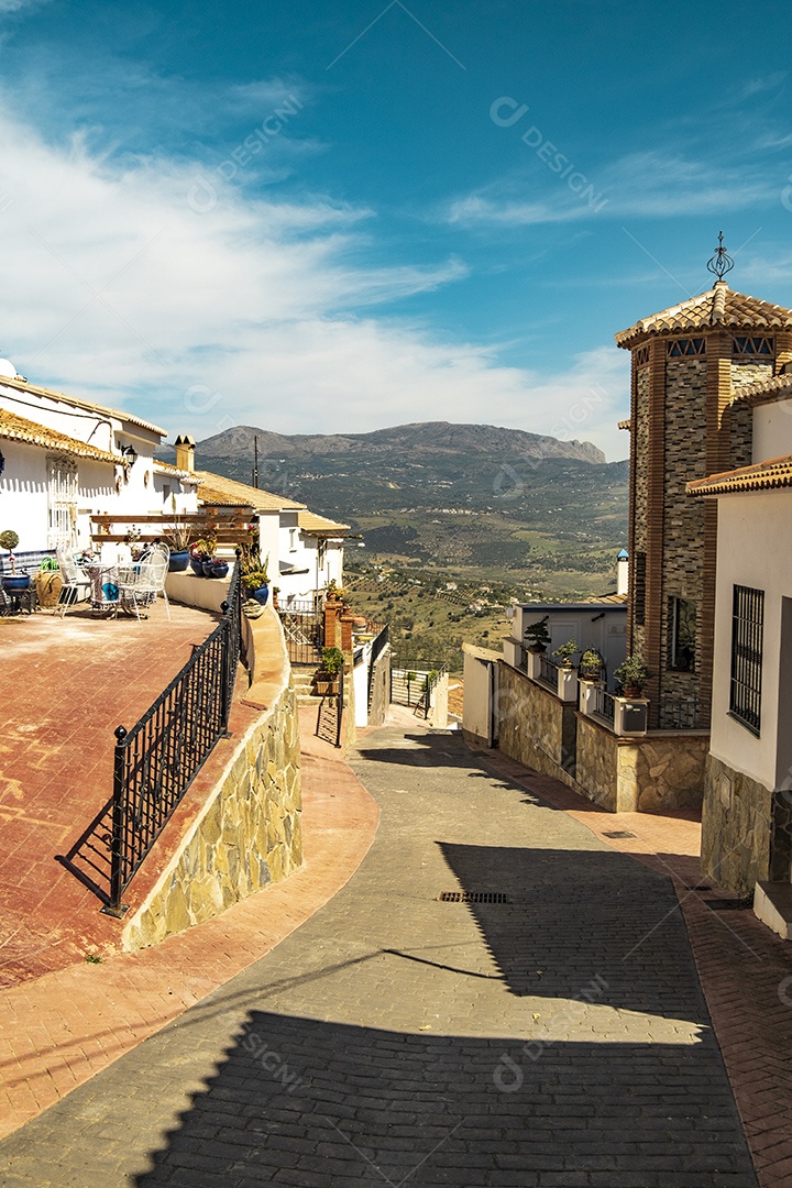 Foto aérea de drone da vila branca de Tolox na Espanha