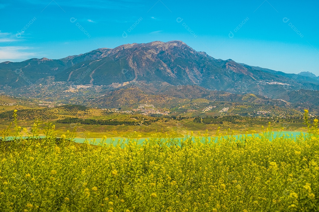 Bela vista da montanha e do reservatório de Viñuela em Málaga
