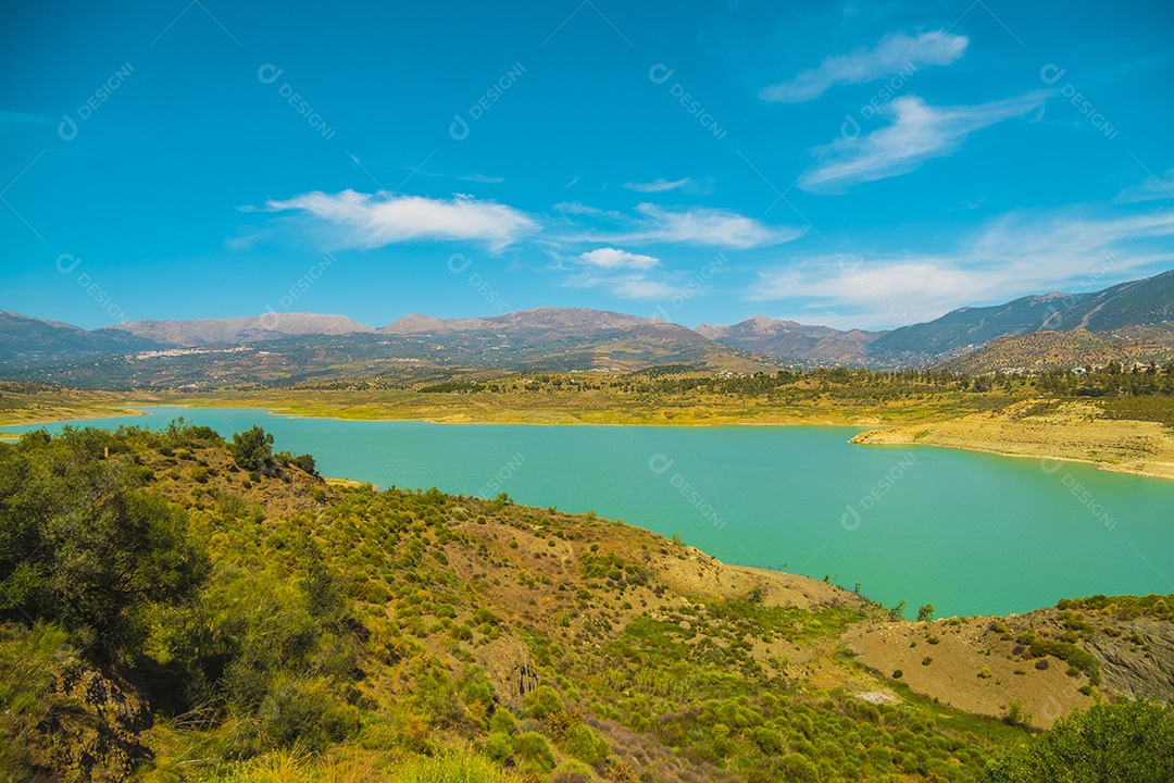 Bela vista da montanha e do reservatório de Viñuela em Málaga