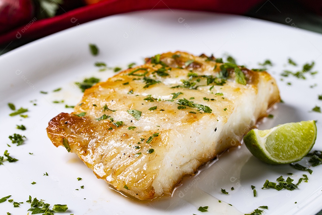 Delicioso filé de frango grelhado com limão