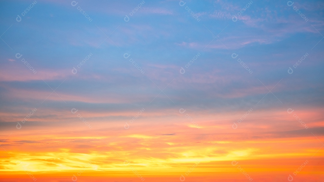 Céu lindo com nuvens