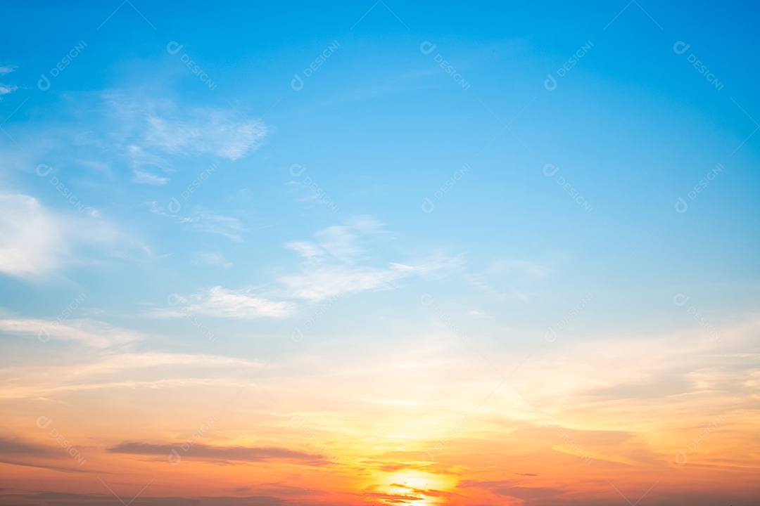 Sol em um céu aberto limpo