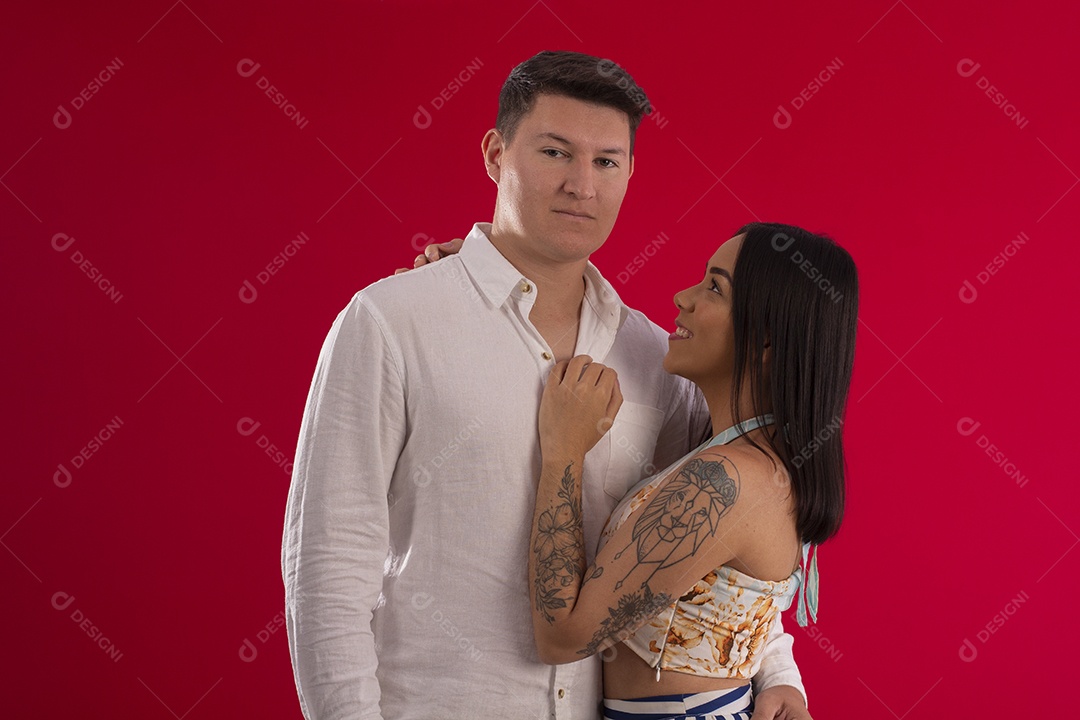 Casal fofo em ensaio de casamento