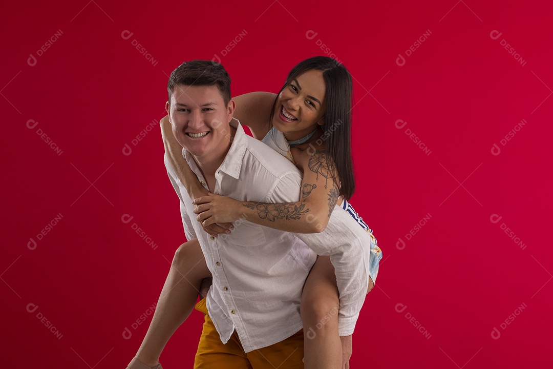 Casal apaixonados e felizes