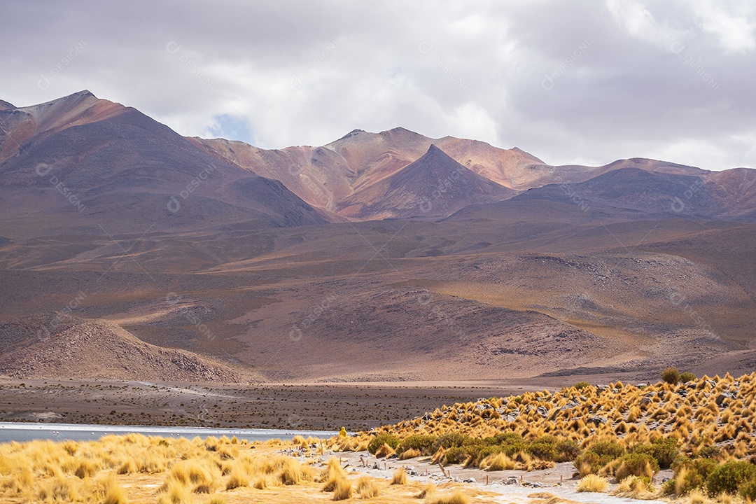 Montanhas no deserto na Bolívia