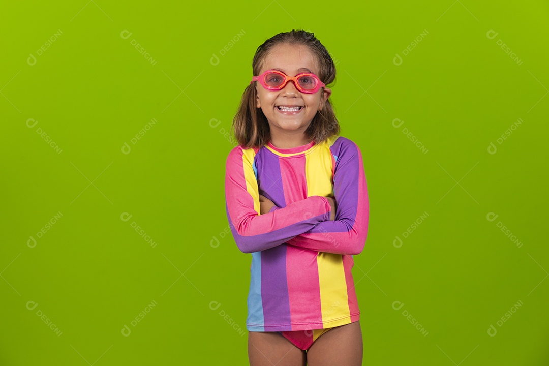 Linda garotinha loira sorrindo