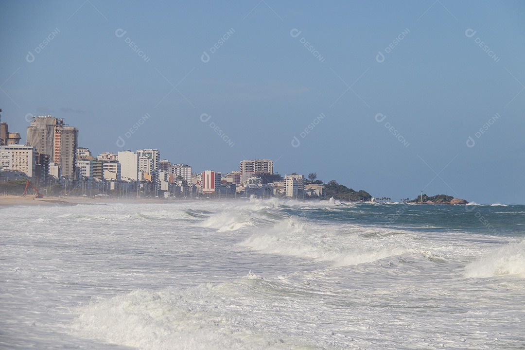 Ressaca forte do mar