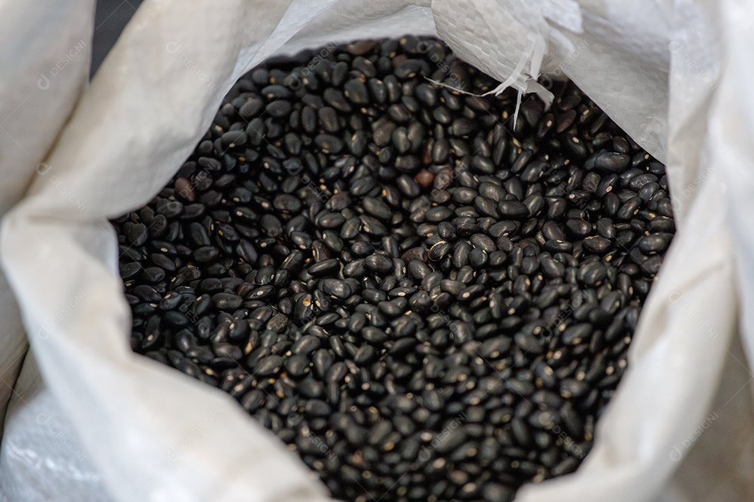 Saco com feijão preto