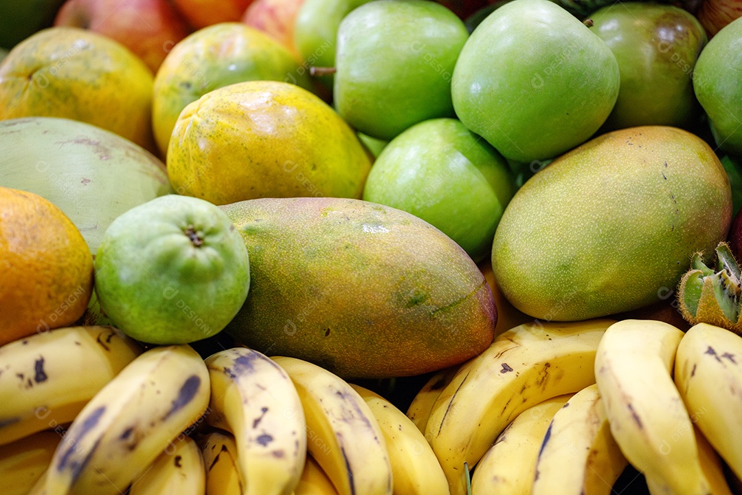 Mamão bananas maças verdes