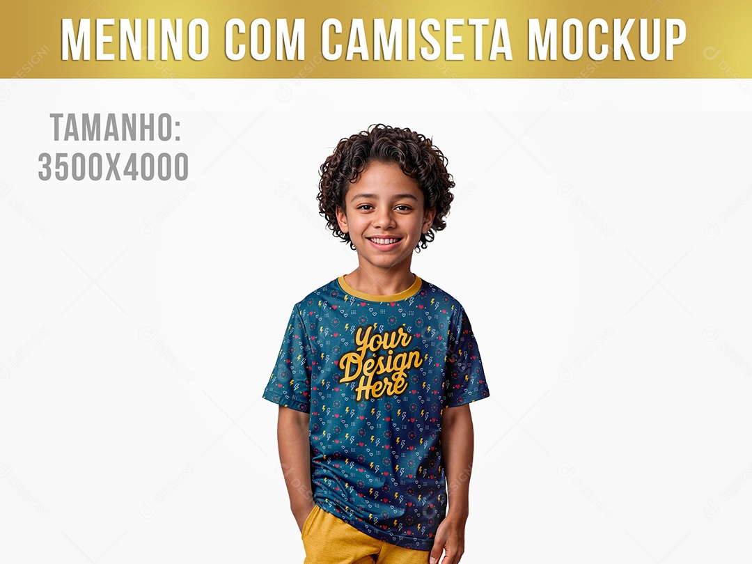 Menino com Camiseta Mockup PSD Editável
