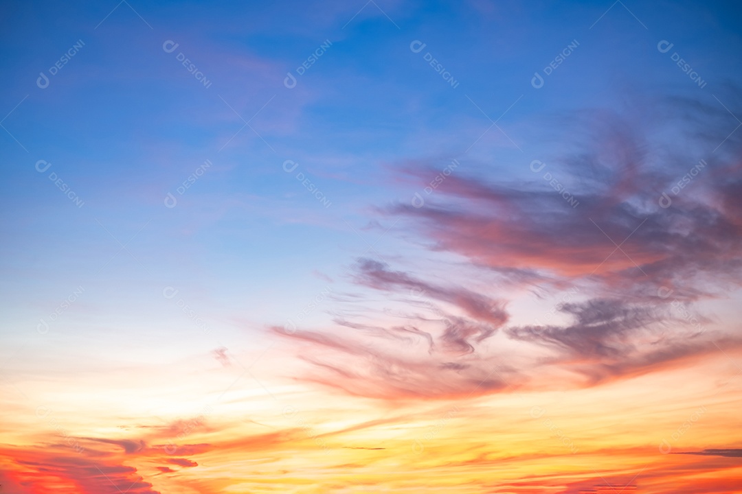 Céu lindo com nuvens