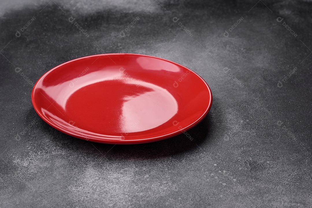 Prato sobre mesa concreto