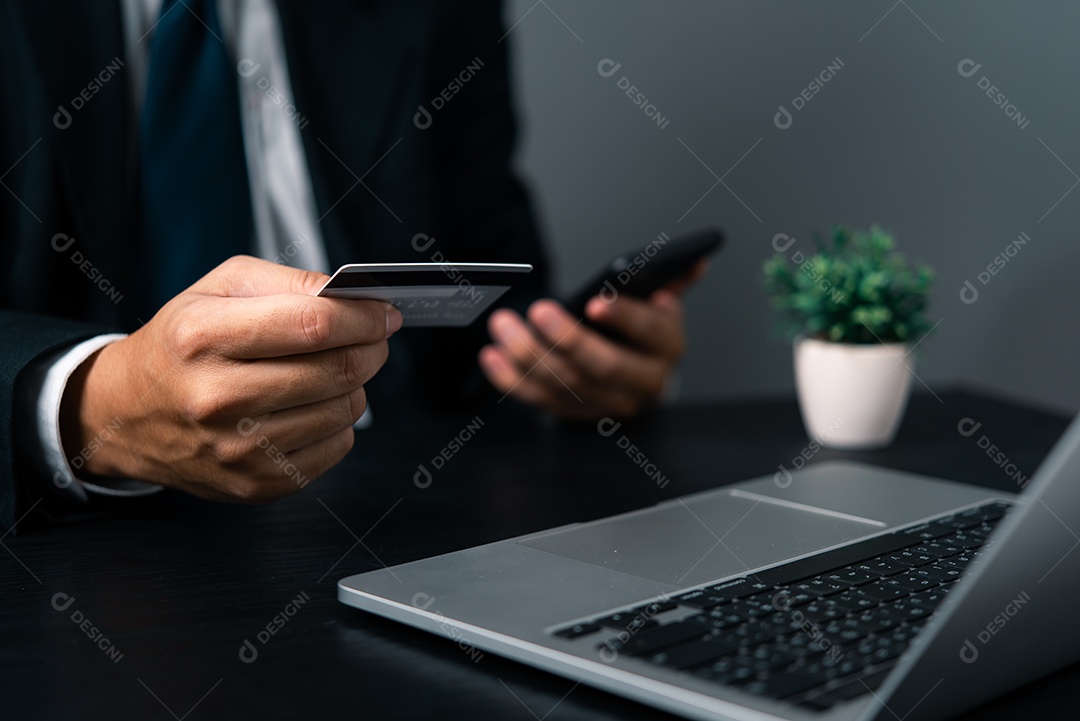 Empresário sobre um escritório