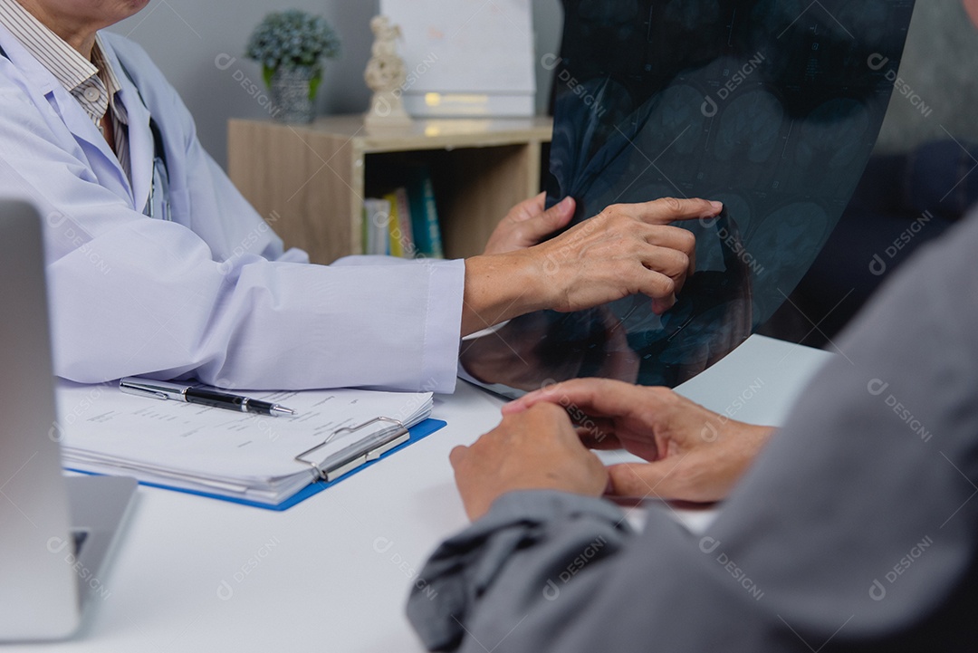 Empresário sobre um escritório