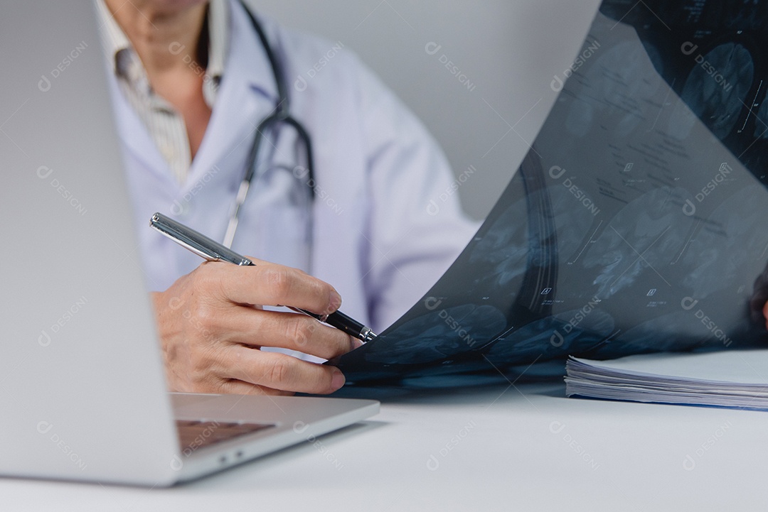 Empresário sobre um escritório