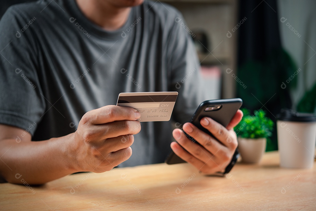 Jovem empresário em seu escritório