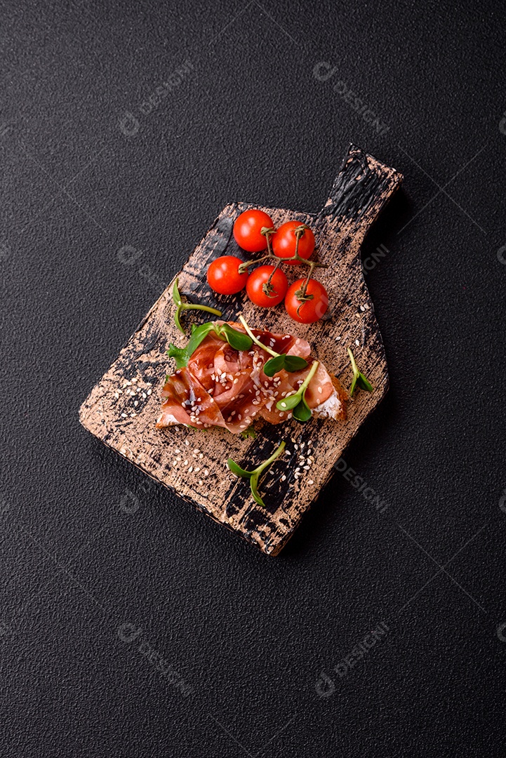 Bruschetta de Hash Brown saboroso mesa concreto