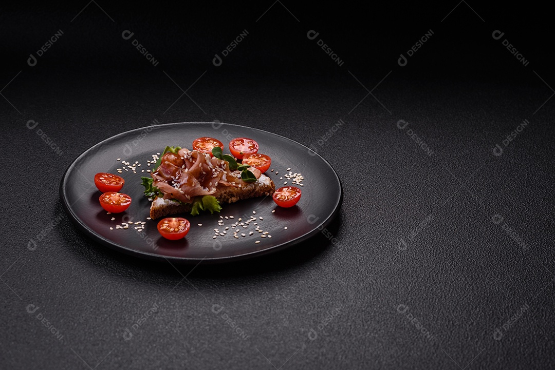 Bruschetta de Hash Brown saboroso mesa concreto