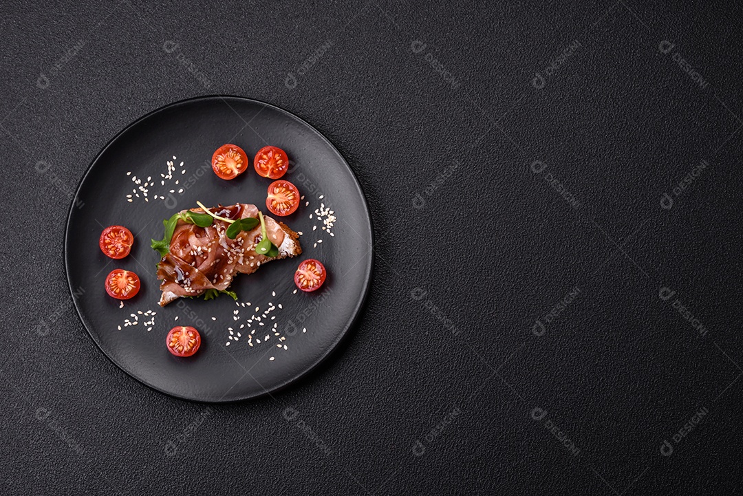 Bruschetta de Hash Brown saboroso mesa concreto