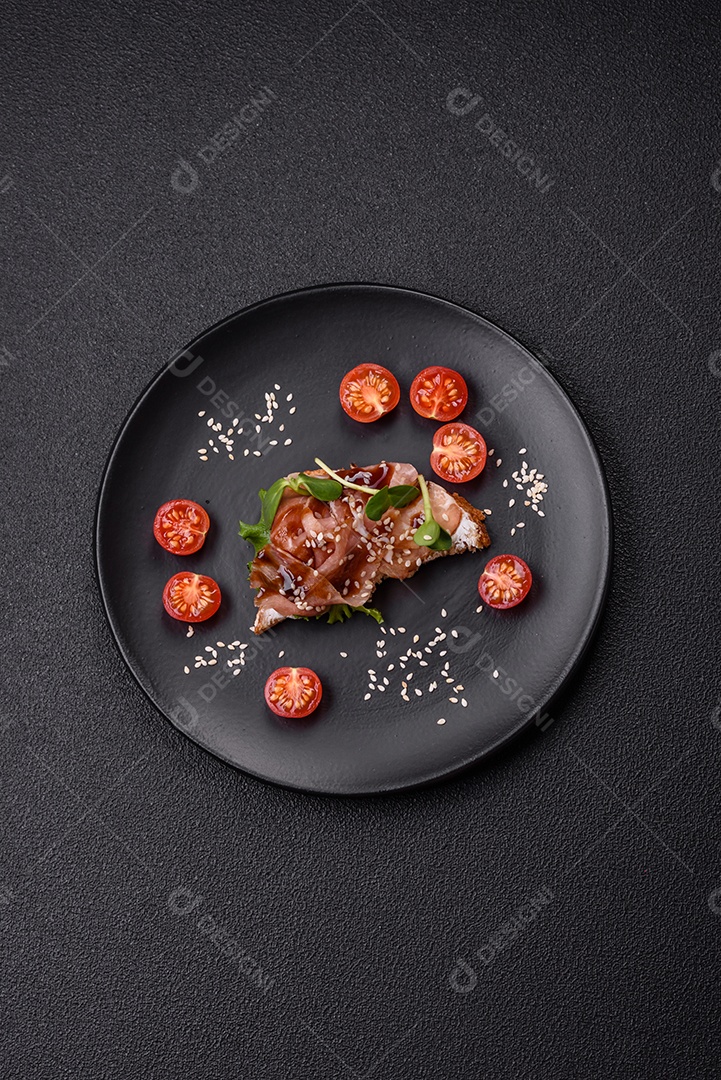 Bruschetta de Hash Brown saboroso mesa concreto