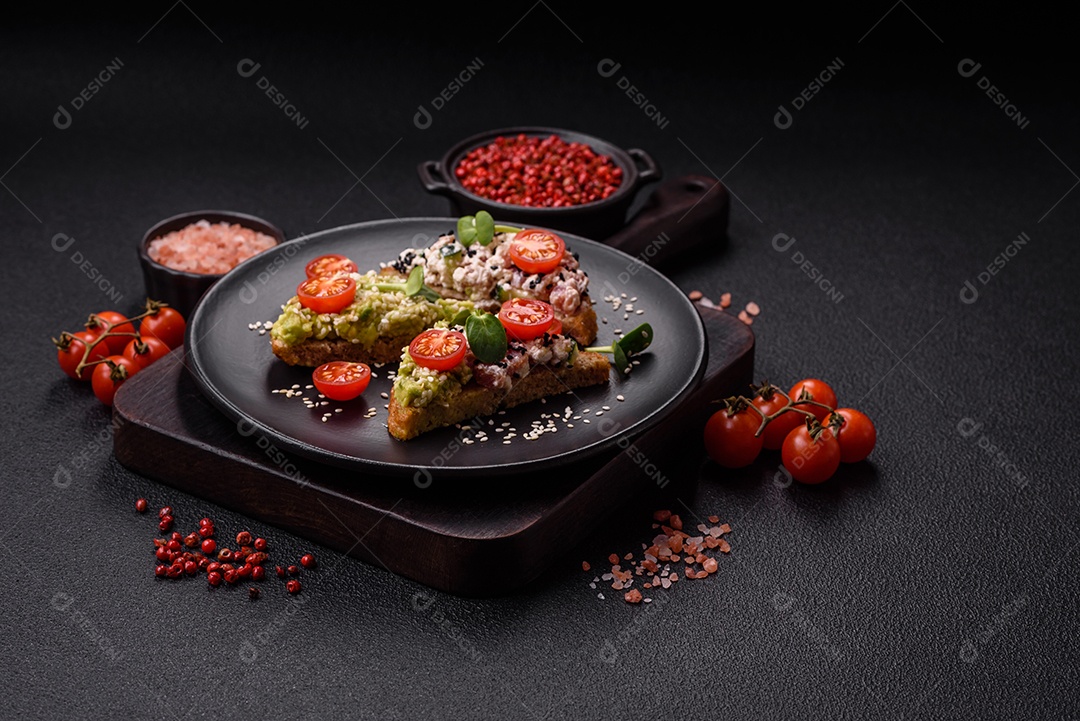 Bruschetta de Hash Brown saboroso mesa concreto