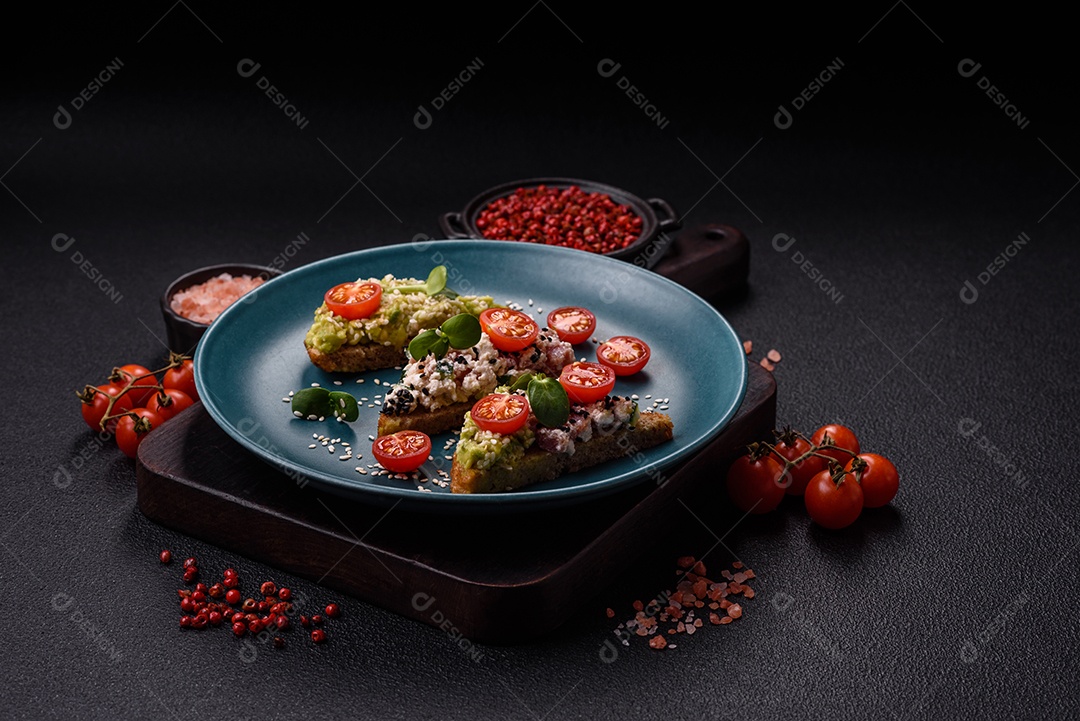 Bruschetta de Hash Brown saboroso mesa concreto