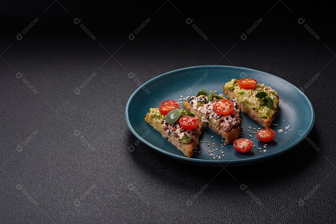 Bruschetta de Hash Brown saboroso mesa concreto