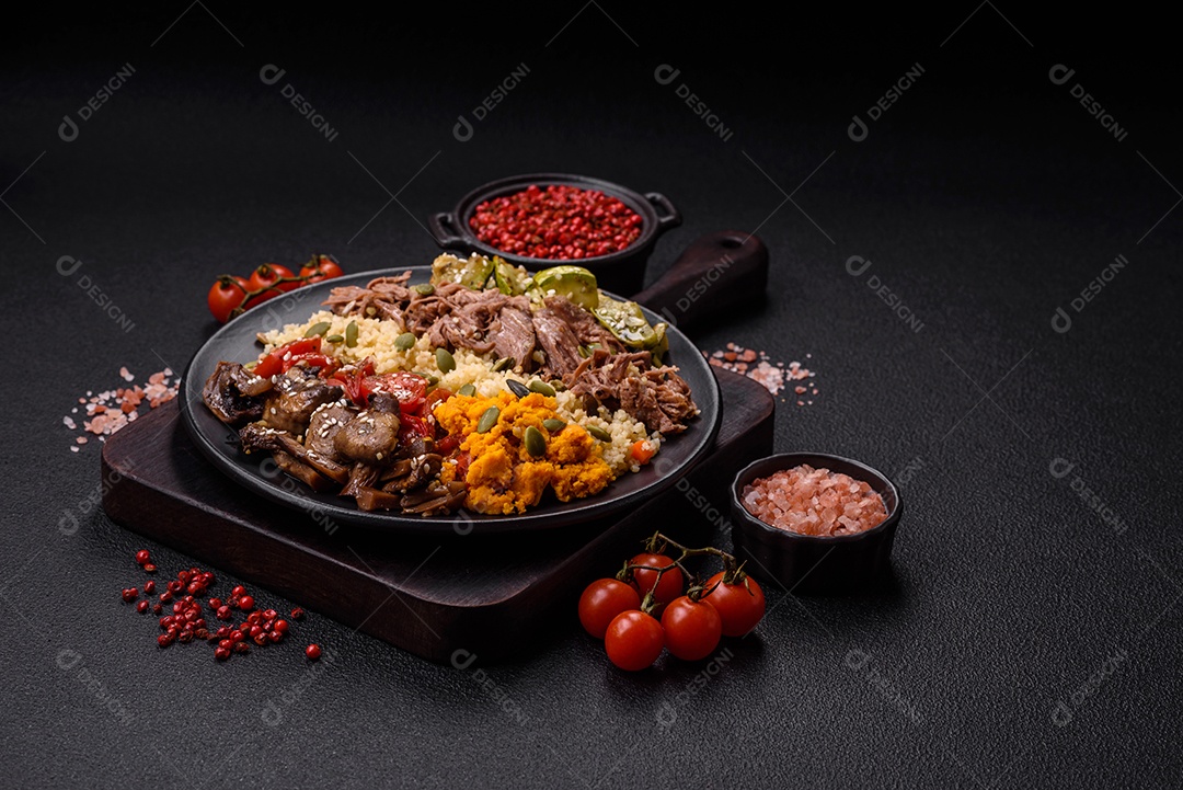 Um prato vegetariano colorido composto por feijão