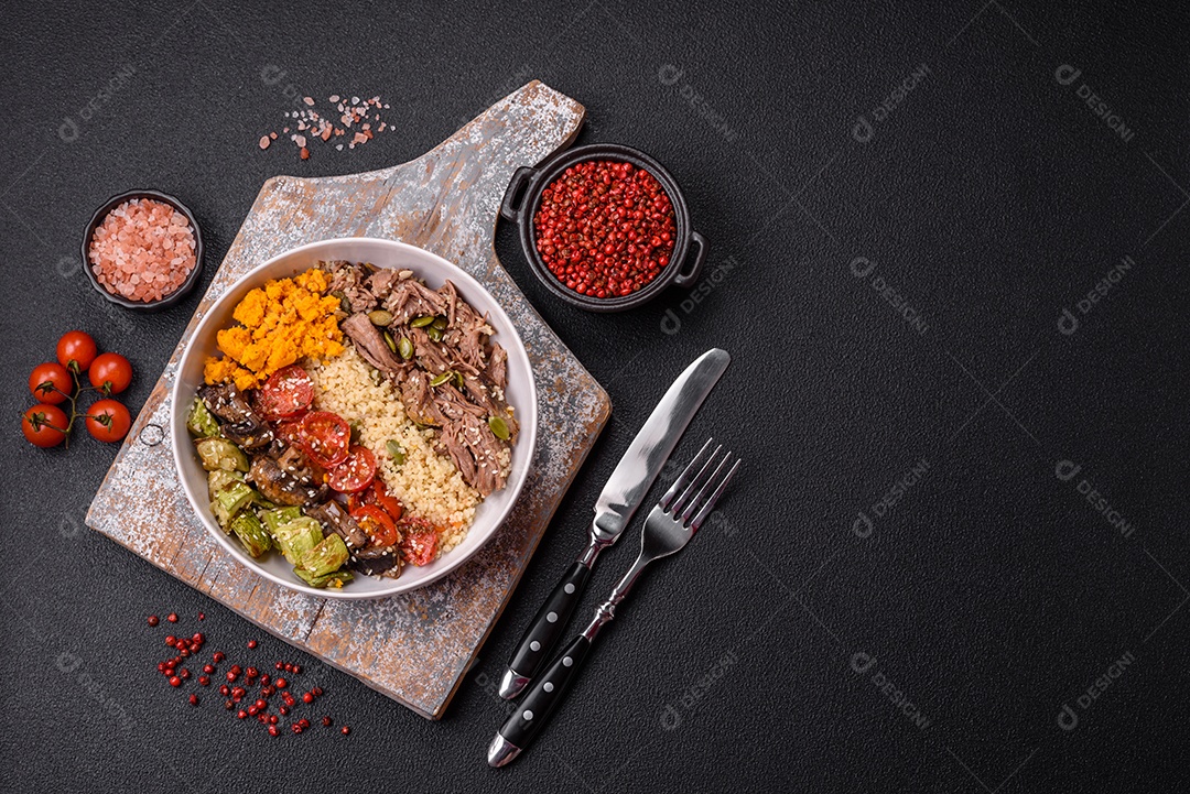 Panquecas saborosas em uma tigela mesa