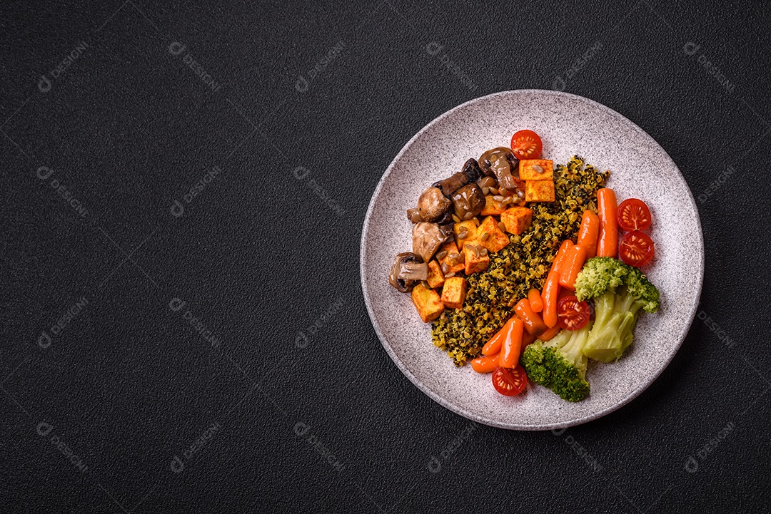 Legumes e verduras em prato em uma mesa de concreto